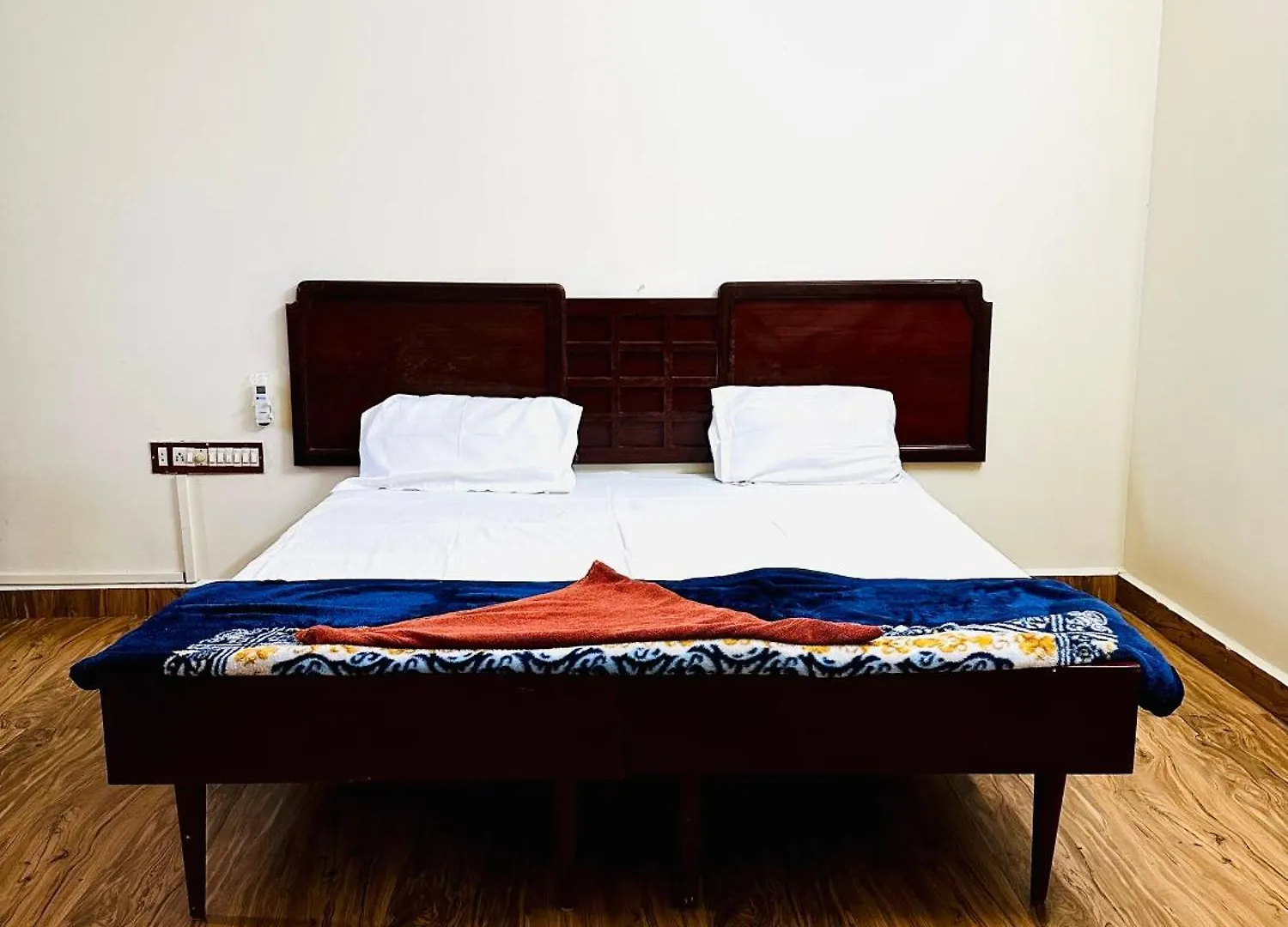 Lodge Athens Hotel Alappuzha India
